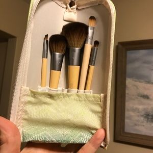 🎋ECOTOOLS BAMBOO MAKEUP BRUSH SET IN ZIPPERED CASE